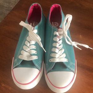 Size 9 Women aqua Converse